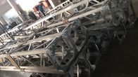 एक आकार जाली जेंट पोल टॉवर निर्माण उपकरण निर्माण कार्य करता है