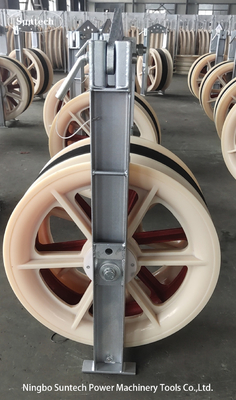 80kN OD 660mm नायलॉन शीव कंडक्टर स्ट्रिंगिंग ब्लॉक ट्रांसमिशन लाइन के लिए