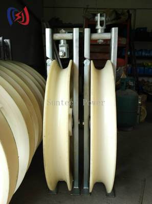 भारी ड्यूटी 822 सीरीज़ कंडक्टर स्ट्रिंगिंग ब्लॉक जिसमें R570 बेंड रेडियस और 760x120x480mm बाहरी आकार है