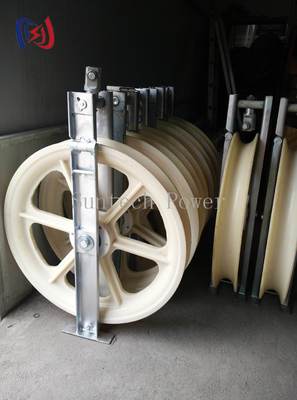 भारी ड्यूटी 822 सीरीज़ कंडक्टर स्ट्रिंगिंग ब्लॉक जिसमें R570 बेंड रेडियस और 760x120x480mm बाहरी आकार है