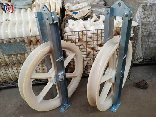 उच्च तनाव वाले बड़े व्यास के ट्रांसमिशन कंडक्टरों को खींचने के लिए हेवी ड्यूटी 660 सीरीज स्ट्रिंगिंग ब्लॉक