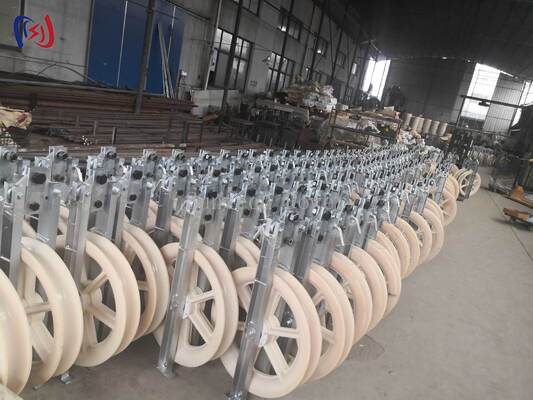 उच्च तनाव वाले बड़े व्यास के ट्रांसमिशन कंडक्टरों को खींचने के लिए हेवी ड्यूटी 660 सीरीज स्ट्रिंगिंग ब्लॉक