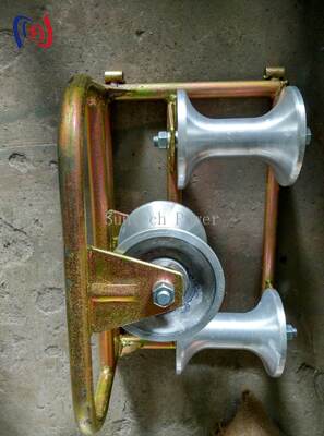 पेशेवर कॉर्नर ग्राउंड रोलर ट्राई-शेव 90 डिग्री बेंड प्रोटेक्शन के लिए 10KN रेटेड लोड और संक्षारण प्रतिरोधी डिजाइन के साथ