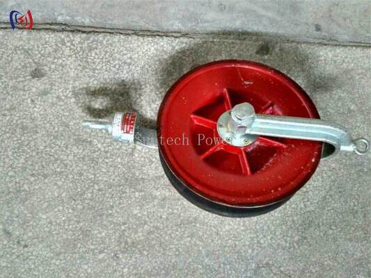 ट्रांसमिशन लाइनों पर सुरक्षित एंकरिंग के लिए 10-40KN नामित भार और एल्यूमीनियम शीव के साथ पेशेवर होल्ड डाउन वायर ब्लॉक