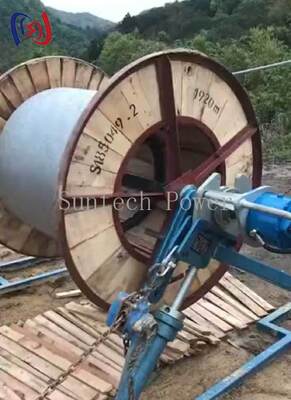 हाइड्रोलिक कंडक्टर रील स्टैंड 5000-7000 किलोग्राम अधिकतम रील वजन और 45rpm अधिकतम गति के साथ ओवरहेड लाइन स्ट्रिंगिंग के लिए