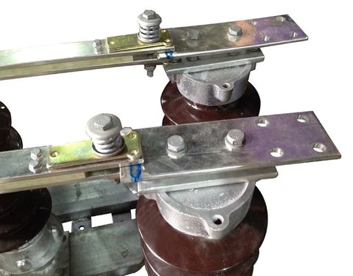 36KV 1250A बढ़ते संरचना के साथ चीनी मिट्टी के बरतन घूर्णन केंद्र इन्सुलेटर