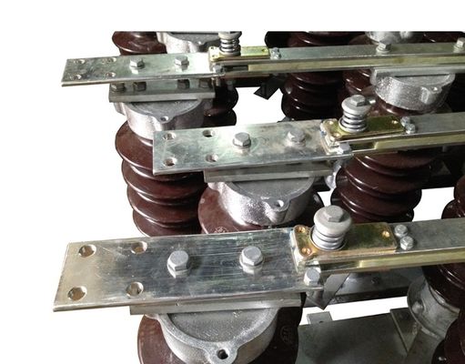 36KV 1250A बढ़ते संरचना के साथ चीनी मिट्टी के बरतन घूर्णन केंद्र इन्सुलेटर