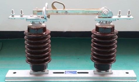 15KV 600A सिंगल फेज डिस्कनेक्टिंग पोर्सिलेन आइसोलेट स्विच