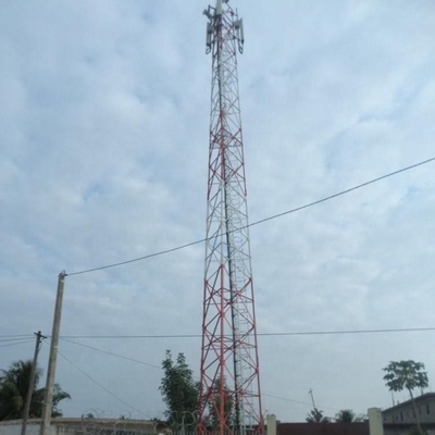 एंटीना और मेगावाट ब्रैकेट के साथ तीन टांगों वाला कोणीय 33KV दूरसंचार स्टील टॉवर